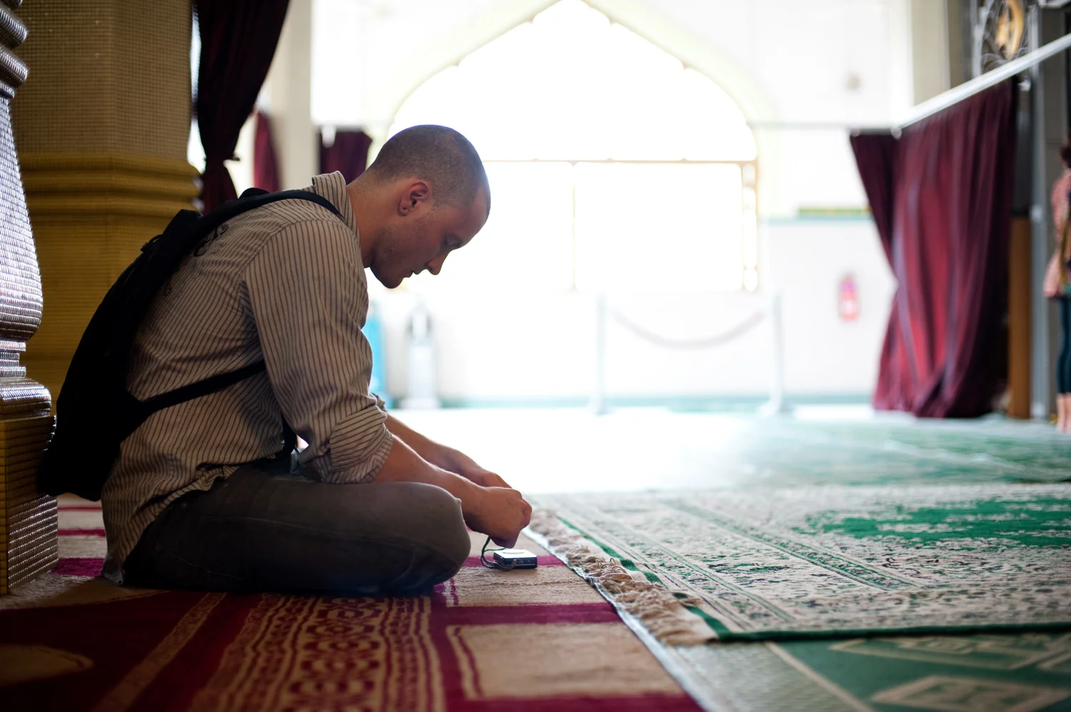 semester_at_sea_student_praying.jpg