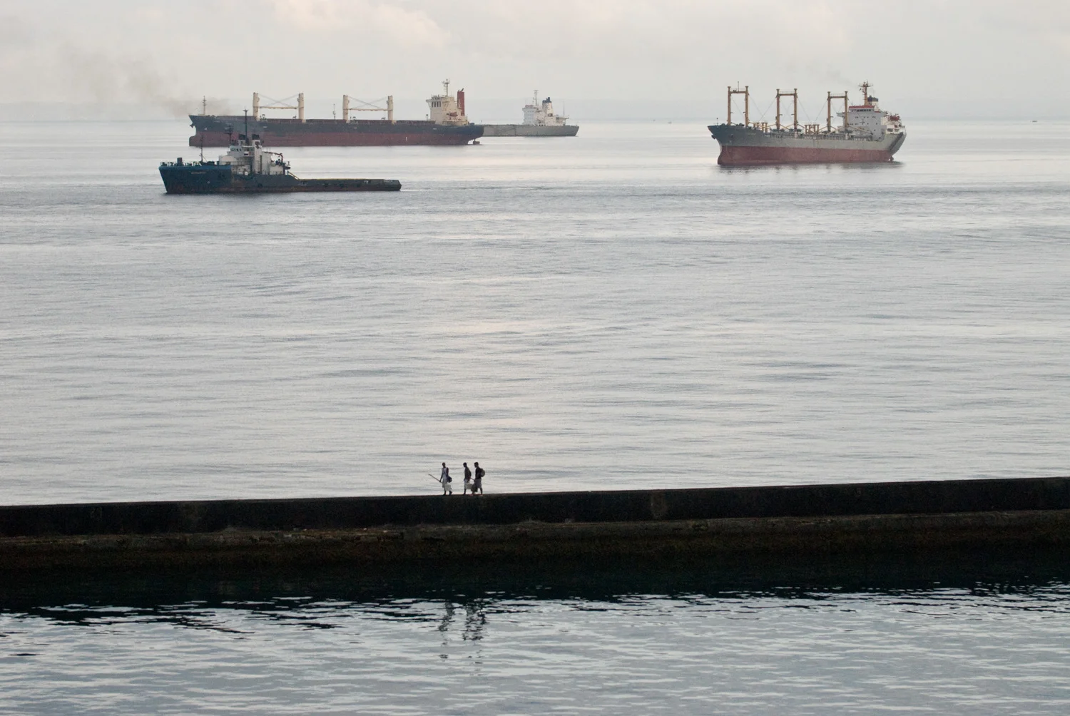 brazil_travel_port_fisherman_tankers.jpg