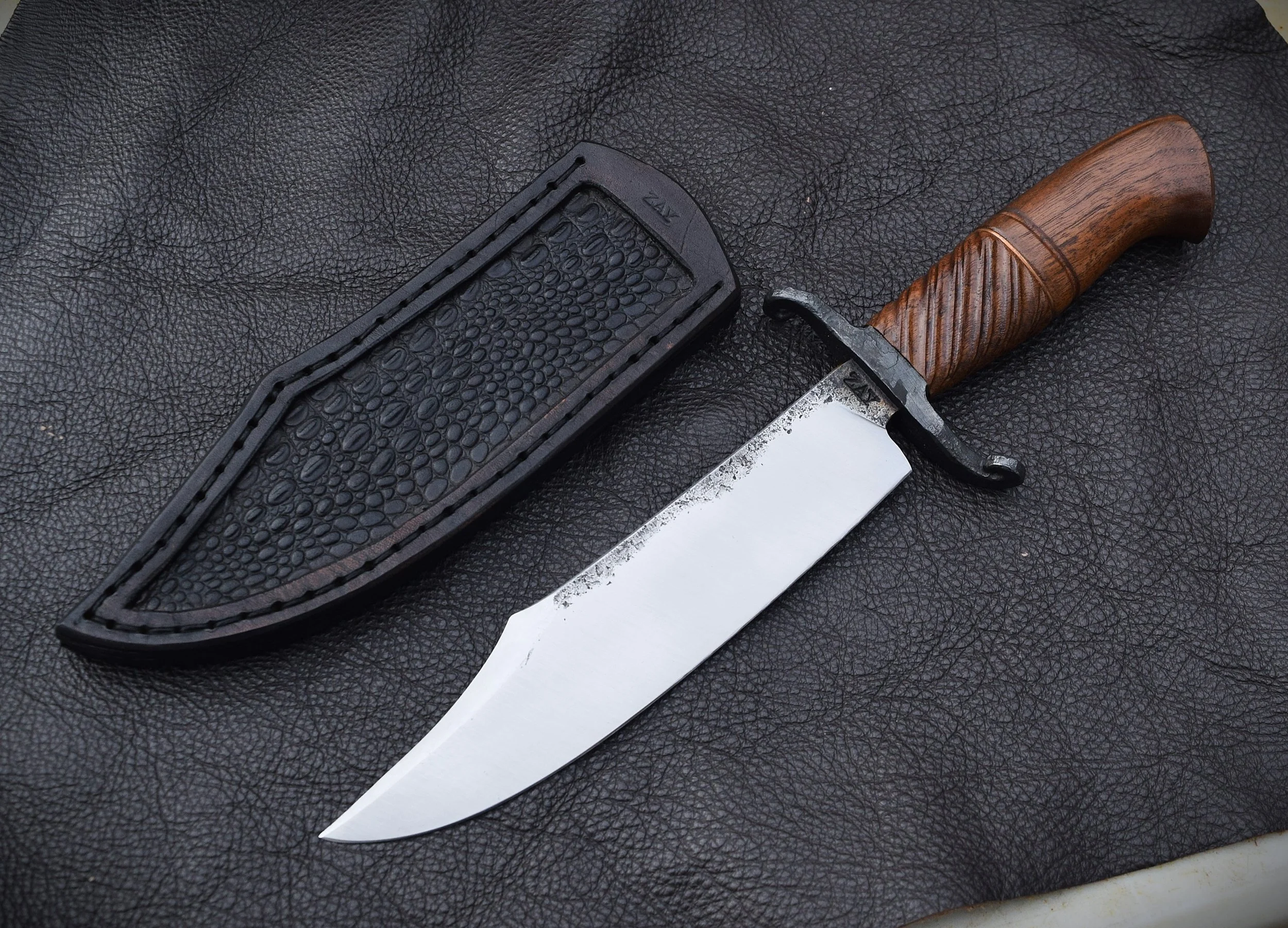 Bowie Knife w/ Fluted Handle & Gator Hide Sheath