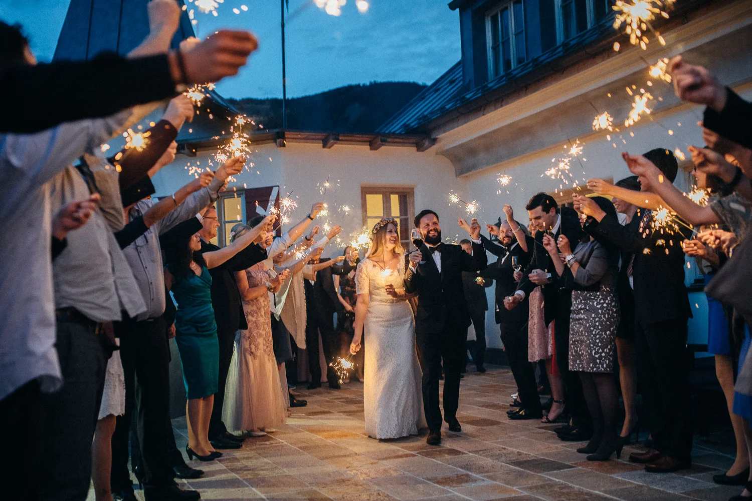 hochzeit-schloss-mittersill-heiraten-in-den-bergen-hochzeitsfotografin-mariagadringer-097-2.jpg