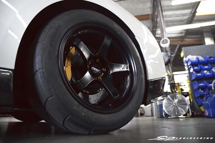 The 18" Advan GT's were magical on Wilson's GT-R. It looked right at home mated with M&H drag radial tires. 