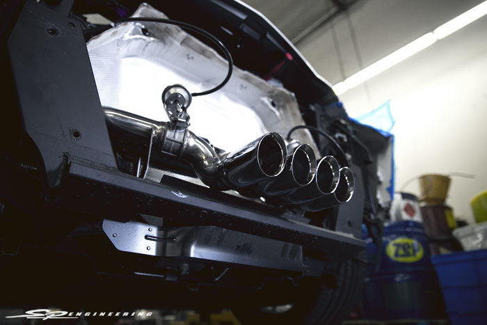 Unfortunately, the thought of weighing the 2 exhausts slipped our mind. The difference in weight between the 2 were big. 