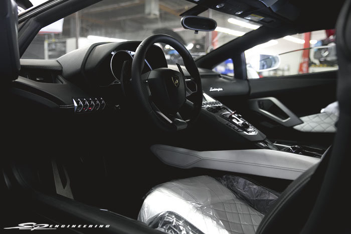 Backtracking to the beginning of the day, we were thankful for an app like WhatsApp to communicate with our in-house tuner who was overseas at the time tuning a customers GT-R to help us set up the dyno or else we would have had a silly looking graph. The Aventador made 550WHP with the Fabspeed exhaust. 
