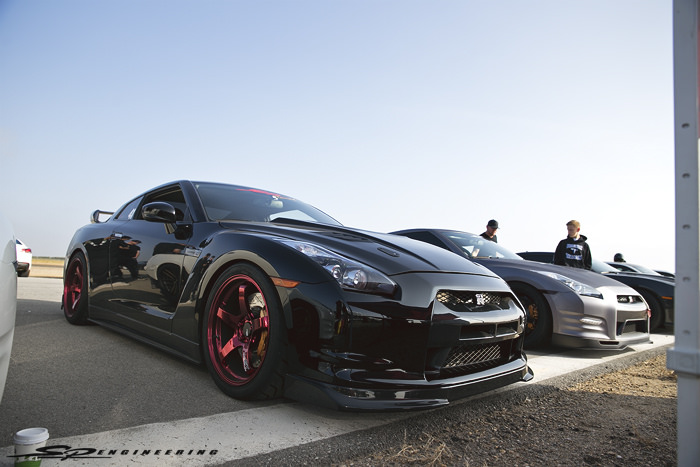 We attended No Fly Zone 5 in Shafter, CA hosted by Omega Motorsport. No Fly Zone is a 1/2 mile side by side roll racing event and is open to anyone looking to throw down some fast speed and all around side by side fun with an opponent seeking for the same thrill. I'll continue on with this post by categorizing each SPE built GT-R.