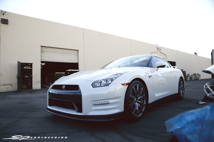 Coming from the other side of the country, Bo recently moved from Massachusetts to SoCal and brought his 2015 GT-R with him. Who wouldn’t? Shortly after settling down in his new home, he came to us for a reliable SPE700 upgrade that’ll give his vehicle a little bit of oomph.