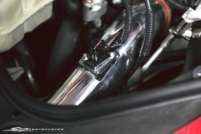 Factory air box and pipes are replaced with TiTek’s polished aluminum intake pipes.