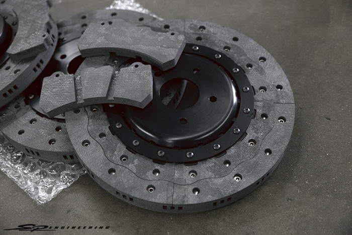 You might be wondering “Why carbon-carbon over carbon-ceramic?”. RPS gives us some knowledgeable information that will make you say “Ooohhhhh”.