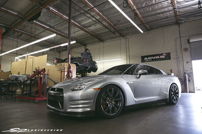 The moment all you 2015 GT-R owners have been waiting for! With COBB’s recent firmware release on supporting the 2015 Nissan GT-R, tuning services and packages are now available through us. Vincent gladly agreed to be our guinea pig (hehe) after getting used to (or tired of) his stock power. After some back and forth discussion, Vincent went with our SPE700 package using his OEM exhaust system.