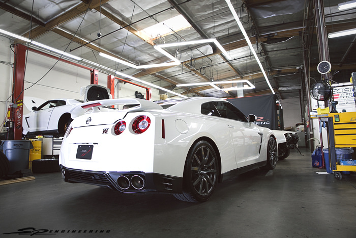 As many of you know, Sean flipped his Silver Godzilla at a Shift-S3ctor event in Coalinga, CA earlier this year. Despite the utmost depressing situation given we had just finished that car, Sean wasted no time and made a firm decision to turn his Midnight Opal GT-R into a Godzilla and picked up a brand new 2015 Pearl White GT-R as a new daily.