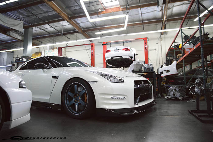 Well we brought in three sets. Our clients were a little shaken up as well over the news, and the first, who is the owner of the black GTR, bit the bullet and said slap them on. There were no returns possible after this. So here are some ” proper” pictures of these wheels in said sizing. We all are taken back at how amazing they look here at SPE. Yes the front may not have a super concave face, but that is common nature on any RWD or RWD biased car. To me, personally, this is a proper setup and looks terrific. Feel free to dislike or like. 