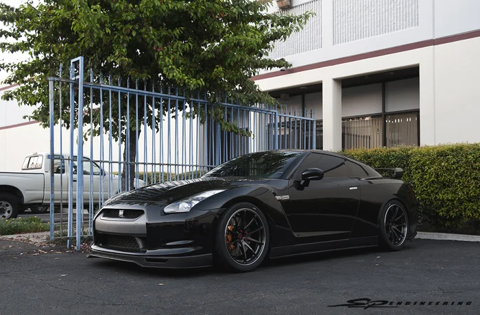 While we can appreciate all different styles of GT-R’s, this one in particular stands out really well with its sleek appeal. Check it out for yourself.