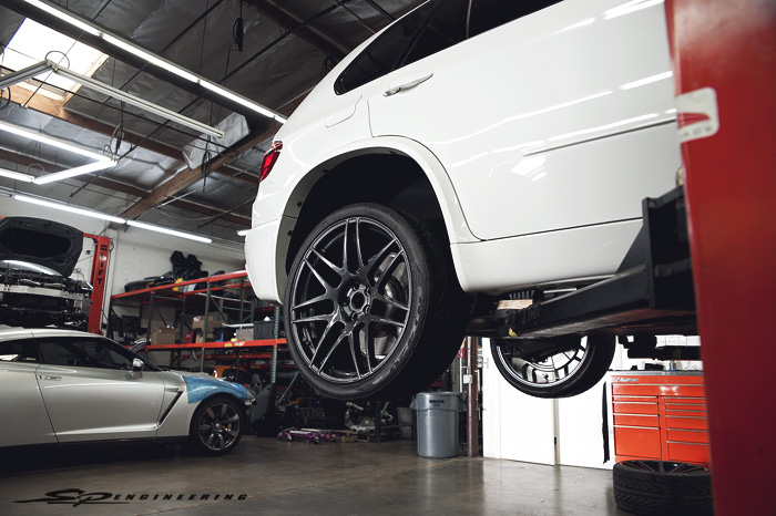Wrapped in Nitto tires, Forgestar F14’s were chosen to be the vehicles rollers.