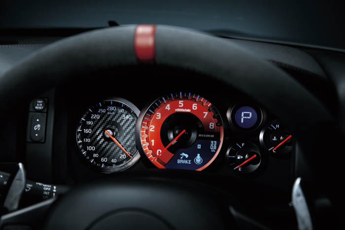 • The combi meter has carbon-like finish, and tachometer features a red design. The meter hood is also dressed with Alcantara.