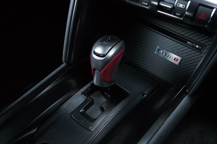 • Nismo racers influenced the design of the steering wheel which is dressed in Alcantara with three spokes, red center mark and red stitching to give the best combination of grip, feedback and comfort.