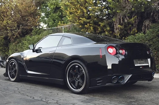 Customer Rides: Nissan GT-R Godzilla Sets Foot in Russia, and No F*cks are Given