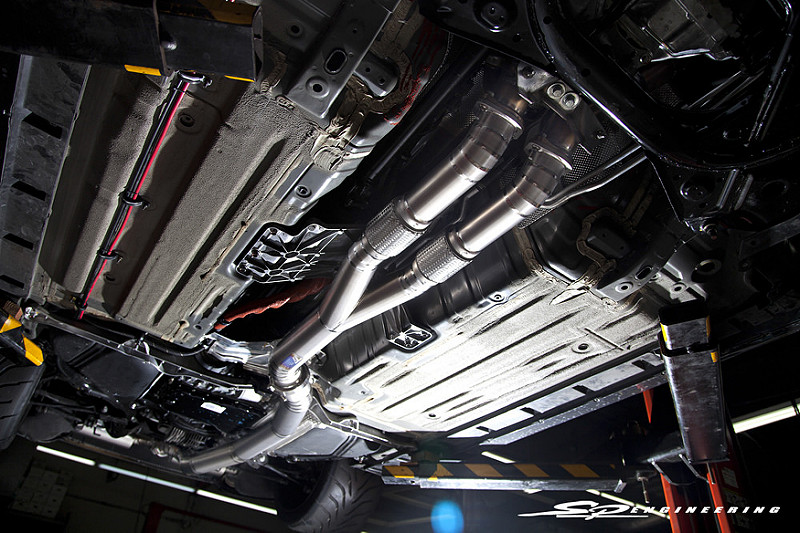Every aspect of the exhaust is titanium, and it flows as follows: (2)80MM piping -> v-band -> (1)102MM piping -> v-band -> (2)80MM piping -> v-band -> (4) 80MM tips. The 102MM aids greatly in avoiding back pressure and is a critical component to this build creating so much power.