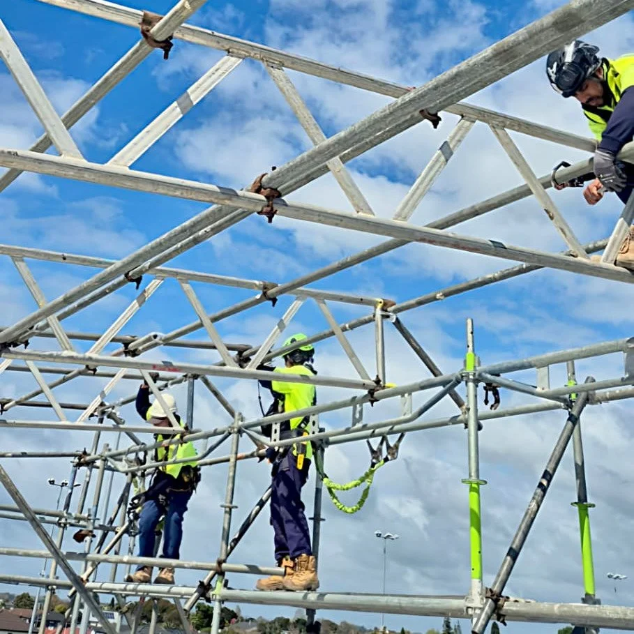 It&rsquo;s a sunny Friday in Auckland, and the teams are making the most of it.

Even after a wet and wild Tuesday, projects are still tracking on time &mdash; thanks to the hard work, planning, and dedication of our crews.

At Superior Scaffolds, we
