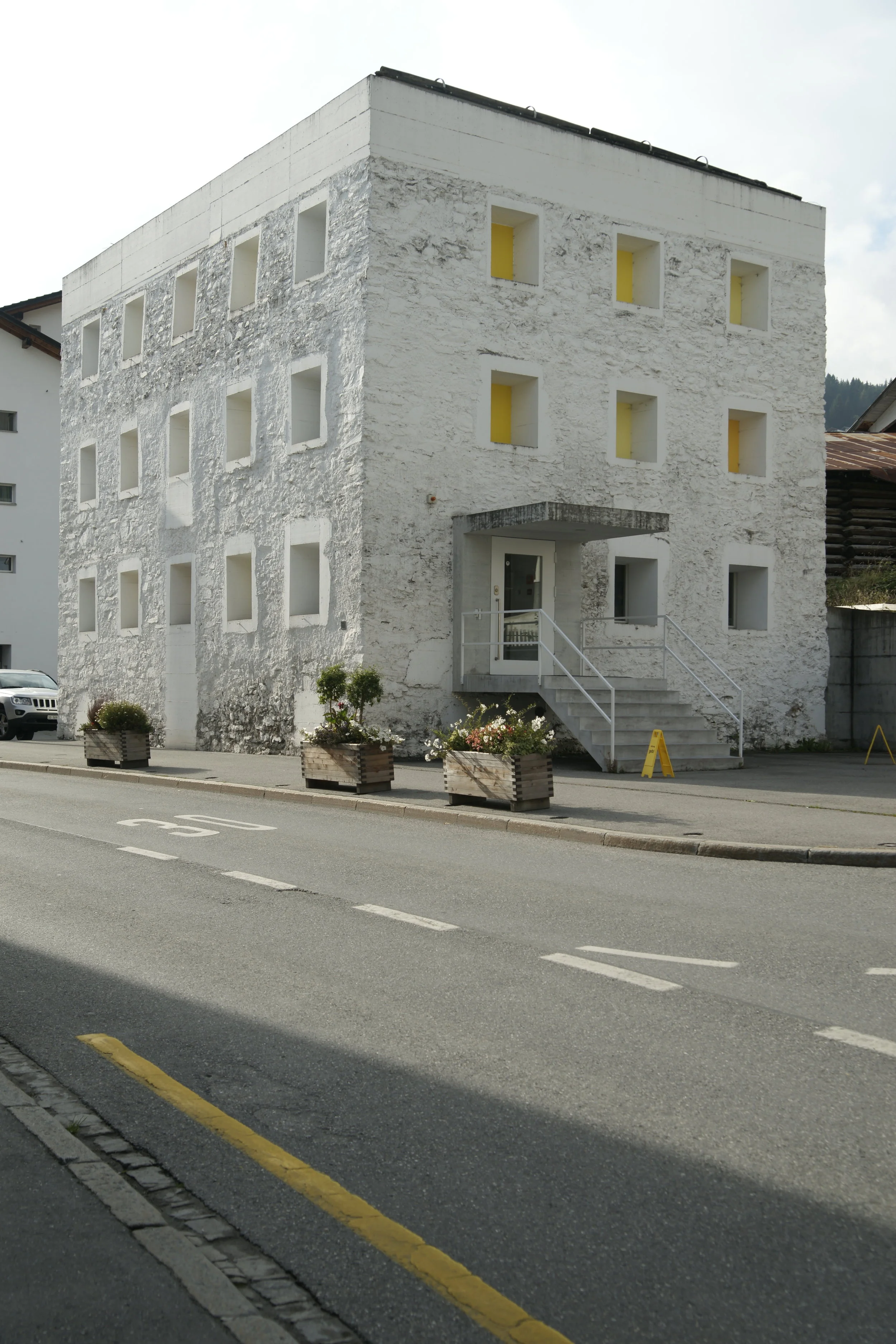 アート・デザイン・音楽 Valerio Olgiati / Das Gelbe Haus Das Gelbe Haus //Valerio Olgiati - Archaic Magazine
