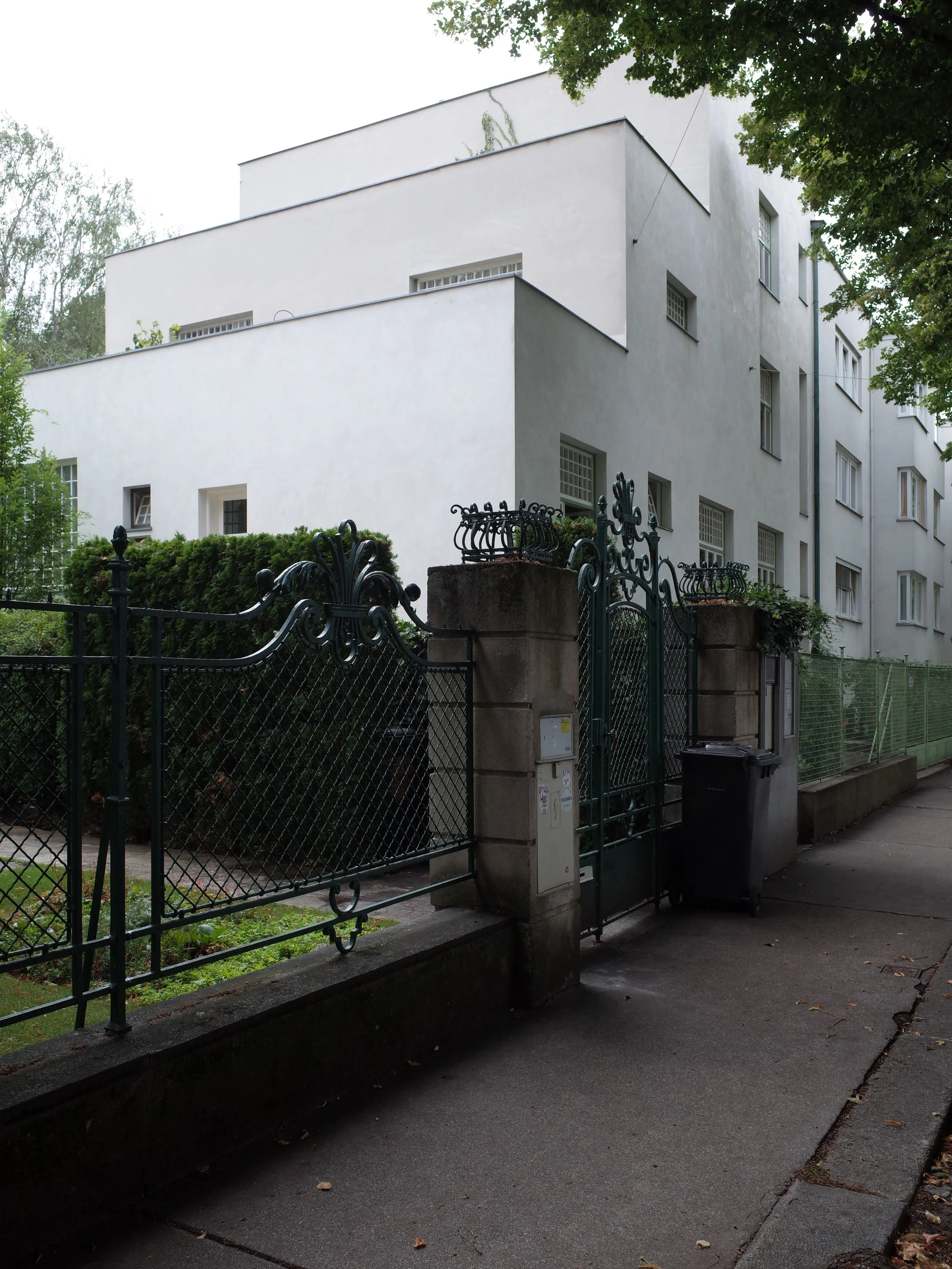 R0000922a.jpg