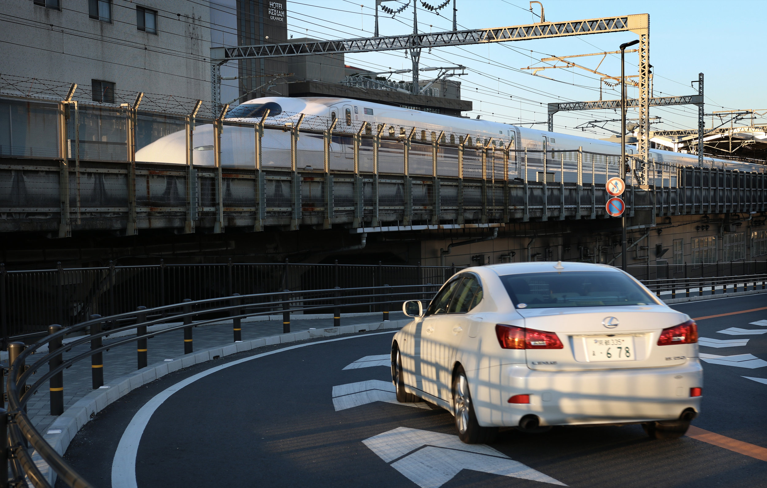 equally popular transportation. Lexus: 150km/h ; Shinkansen: 300km/h