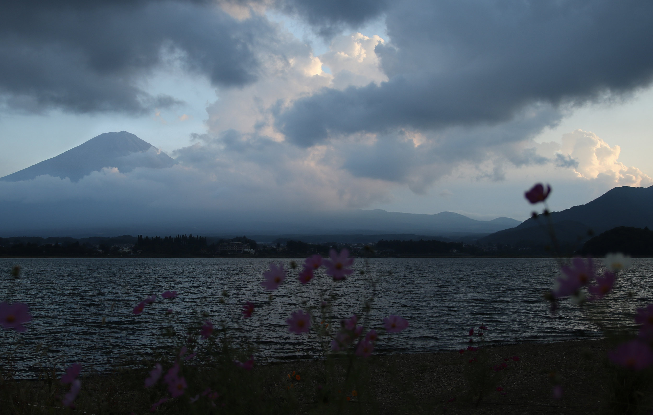mount fuji at sunset in kawaguchiko
