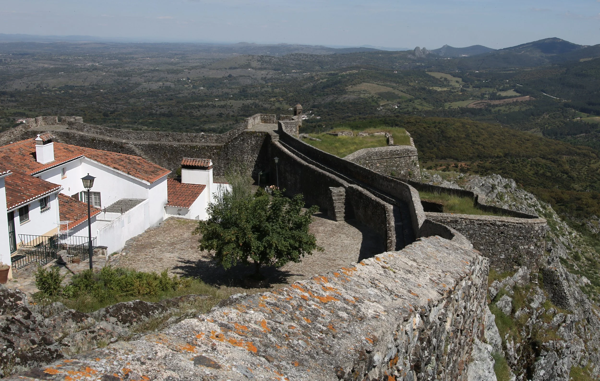 Marvao_crest wall East.jpg