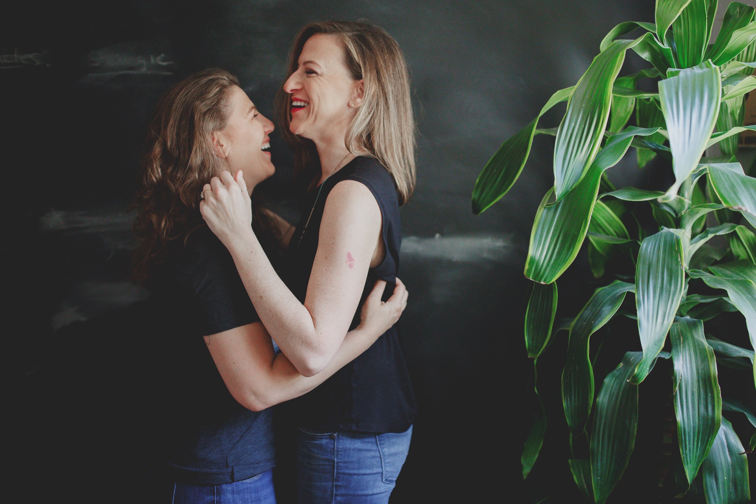 amanda_vanvels_kate_dede_outer_sunset_engagement__0012.jpg