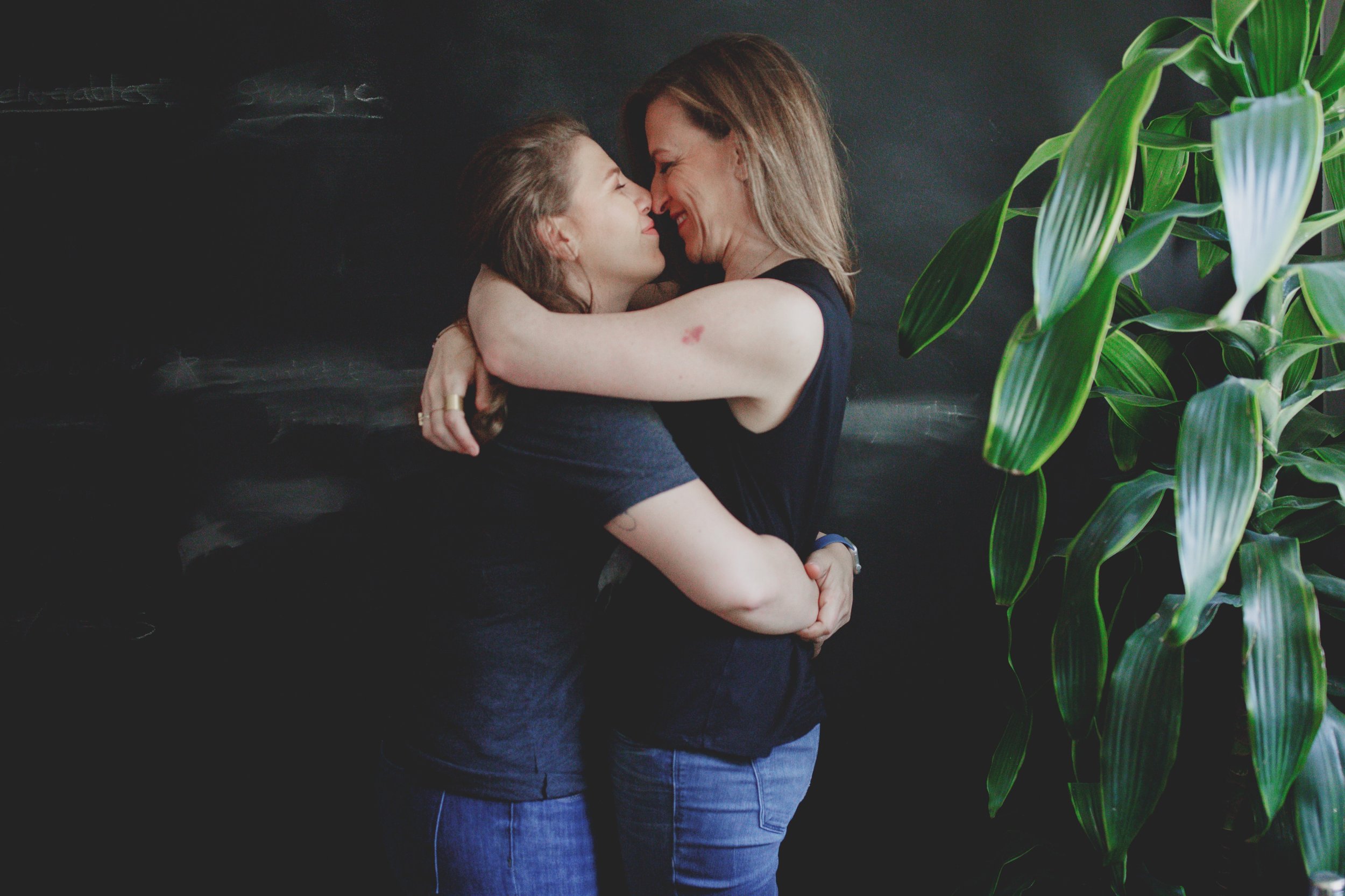 amanda_vanvels_kate_dede_outer_sunset_engagement__0010.jpg