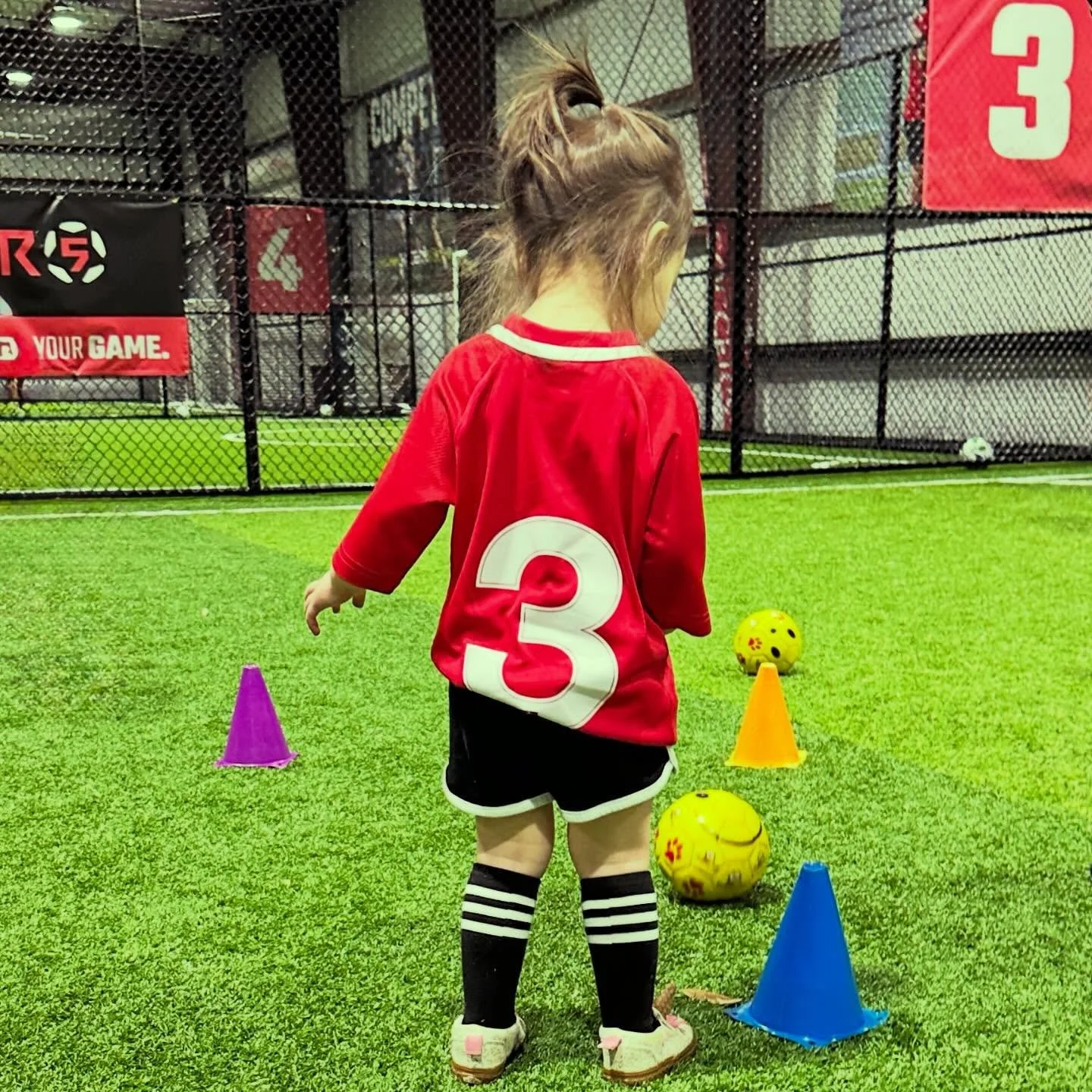 Spring League is filling up fast! We still have openings at Cane Bay, Soccer5 and Carnes Crossroads starting next week! Join the FUN!!! ⚽️ ❤️ 😃 
 
Join a team at- https://www.happyfeetcharleston.com/weekend-leagues/

#happyfeetcharleston #charleston