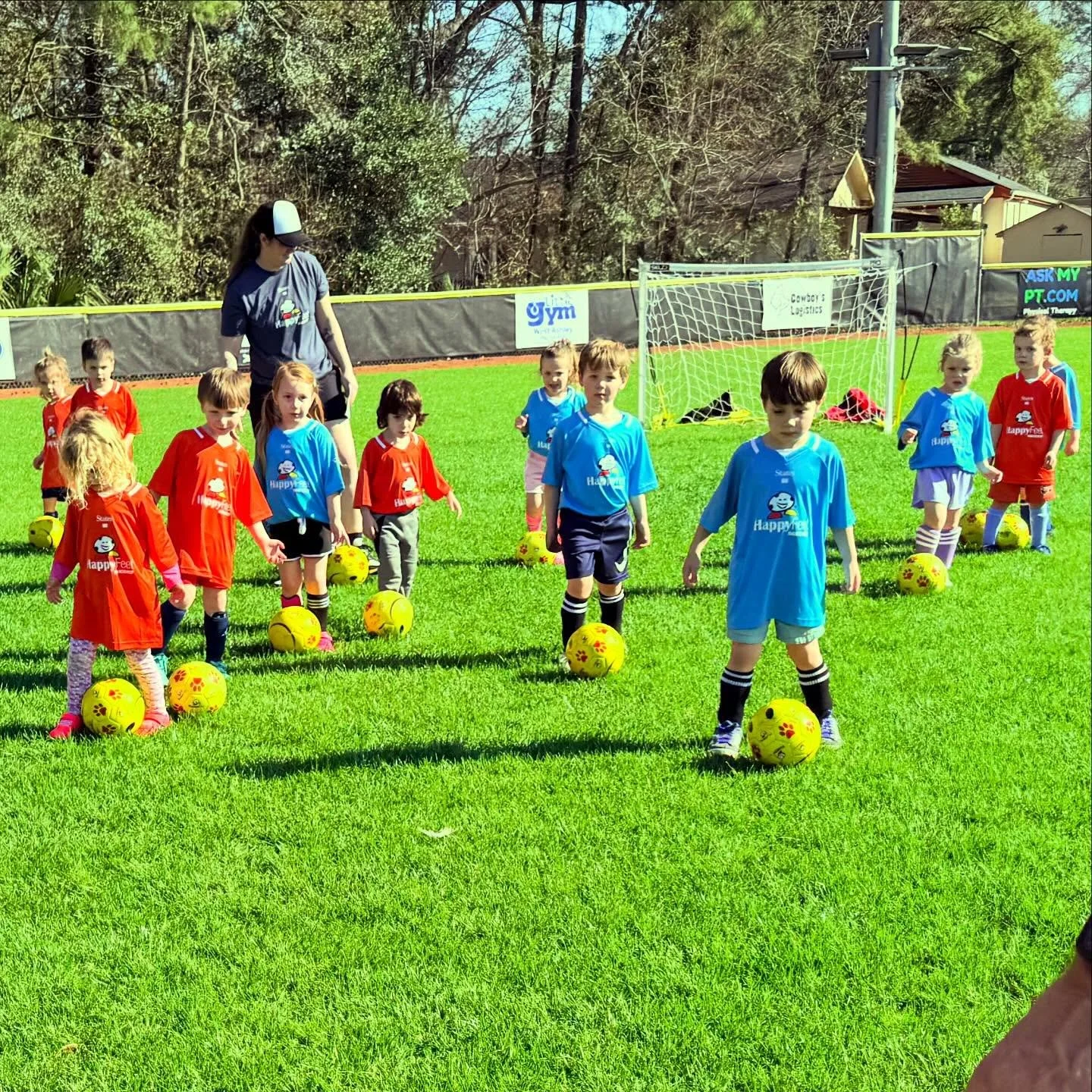 Spring league soccer FUN has begun! We had an amazing first day! Thanks for coming out! ⚽️❤️😃 

#happyfeetcharleston #charlestonsc #charlestonsoccer #standrewsparksandplayground