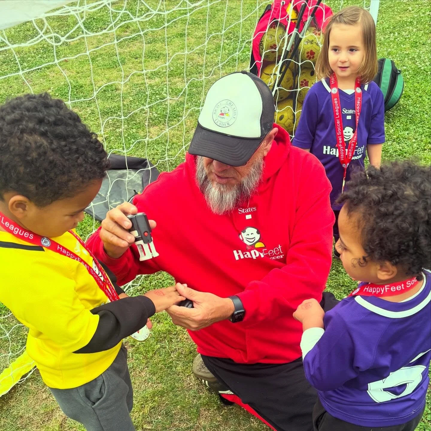 Medals and super power stamps to encourage bravery, creativity and a &ldquo;Go for it&rdquo; mentality! 💪🏽⚽️&hearts;️😃 

#happyfeetcharleston #charlestonsoccer #charlestonsc