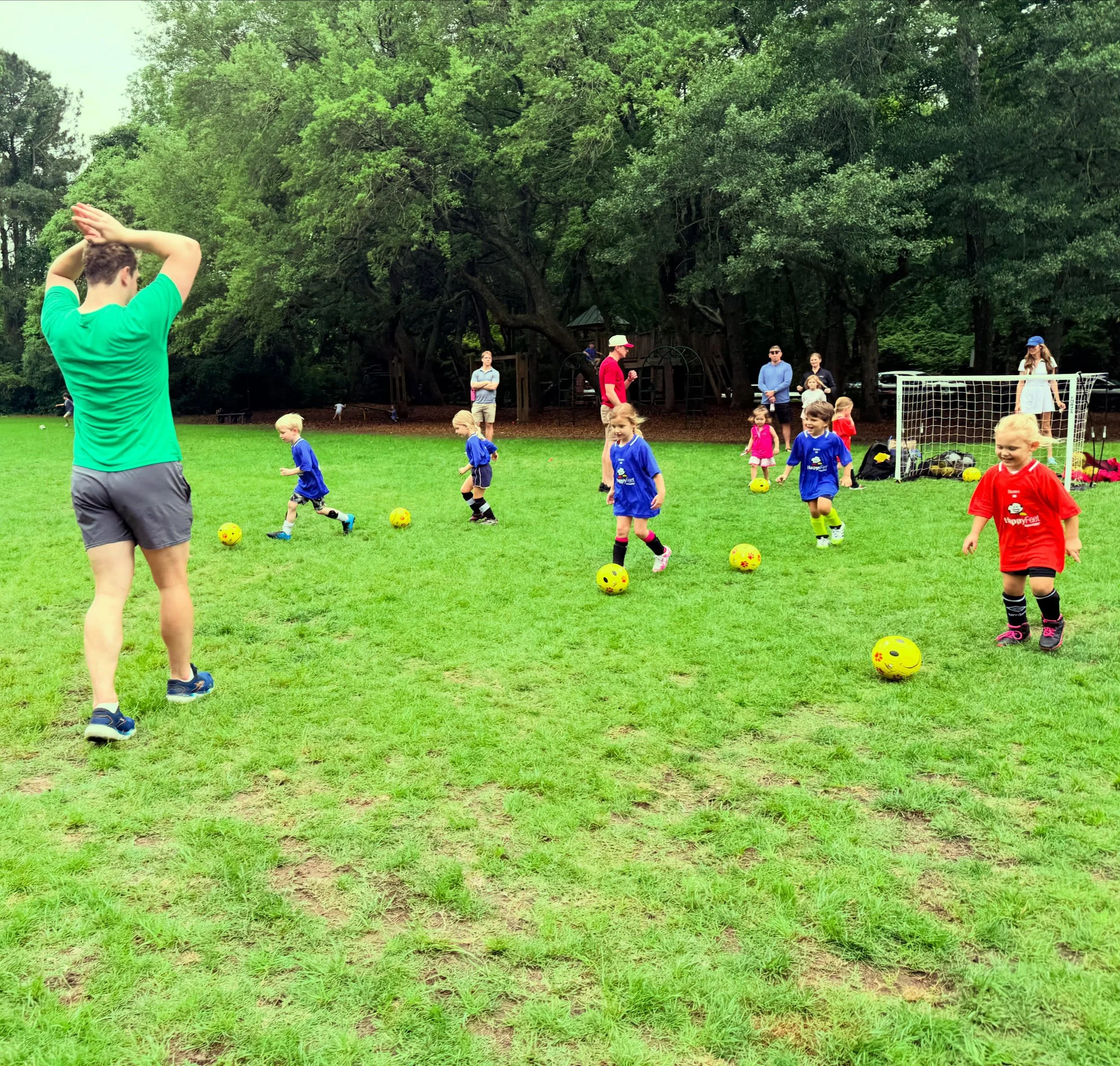 We were exploring the ocean last week with Bob the Soccer Ball! 🌊⚽️🪼😃 

We zoomed past the silly crabs with tick tocks, 🦀 used pullbacks to stay away from the baby shark, 🦈 sole rolls to maneuver around the jellyfish 🪼 and made it back to the b