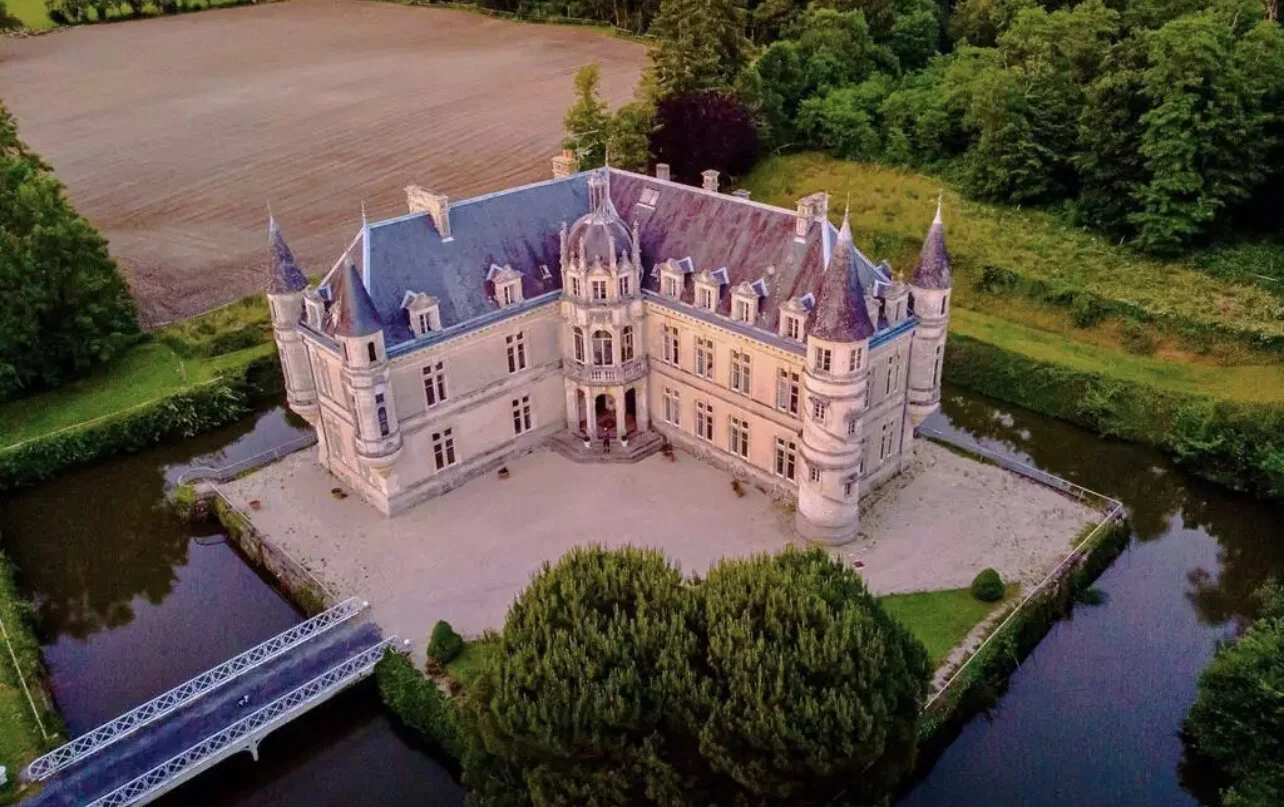 C22FD54C-2F79-4EE7-AA99-9F30EE38CFBC