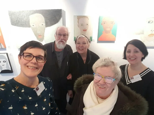 Artnectos Kenneth Engblom med fru Rita Gustavsson (de skulle hämta mina och Orsi Milds tavlorna som ska till Vilnius nu i april, spännande), Kjerstin Krantz Eriksson (med underbara glasögonbågar, sååå coola) och min konstnärsvän och medutställare Orsi Mild