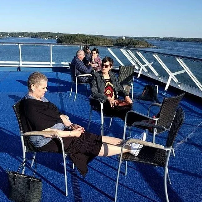 Jeanette och jag i våras på kryssning med familjen...fick några minuter för oss själva innan de hittade oss. Saknaden är stor men minnena är många och fina. Tack för en så fin vänskap, amiga! Foto: J.Sjöberg