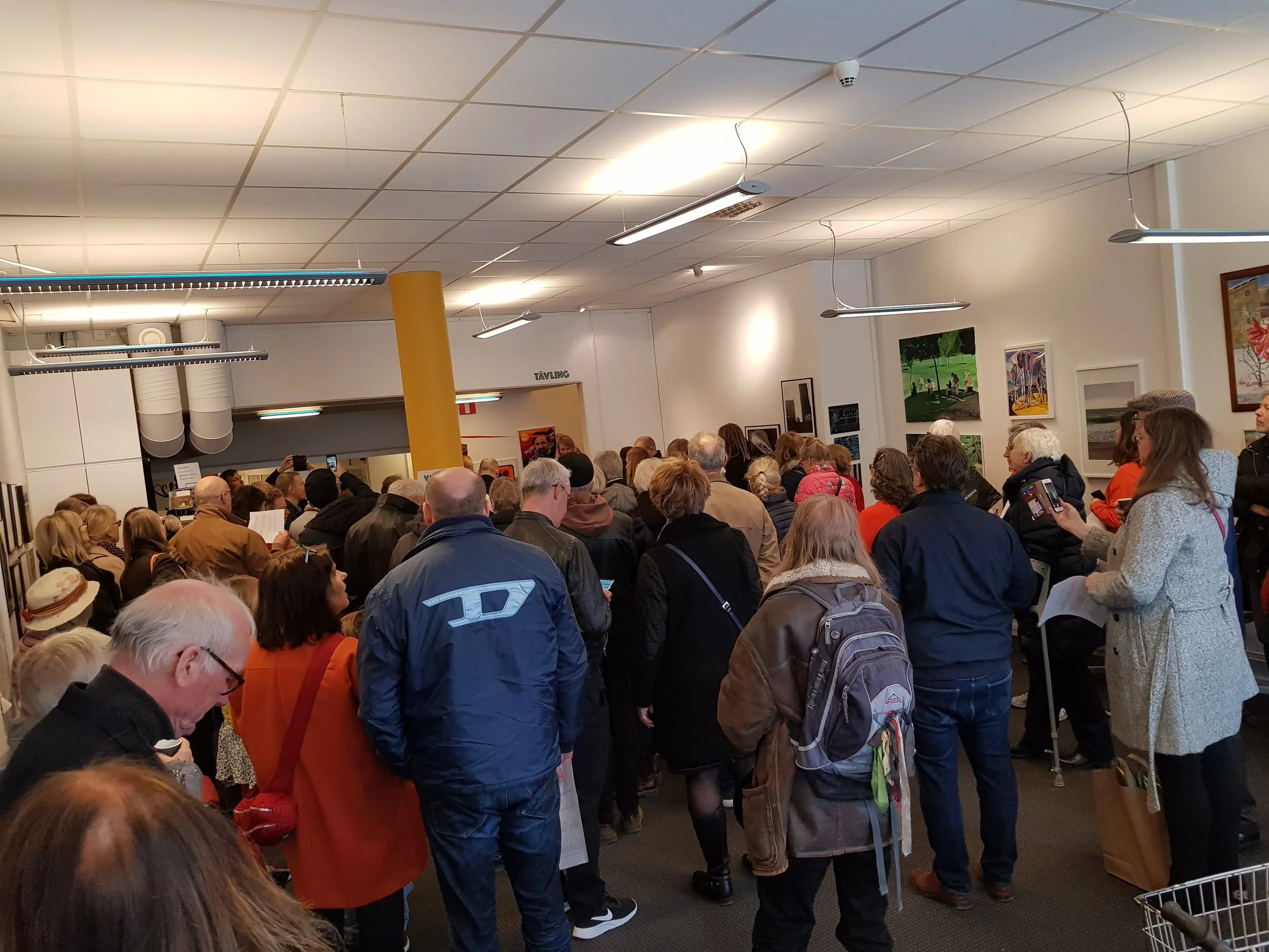 Massor med folk kom, det var köööö!