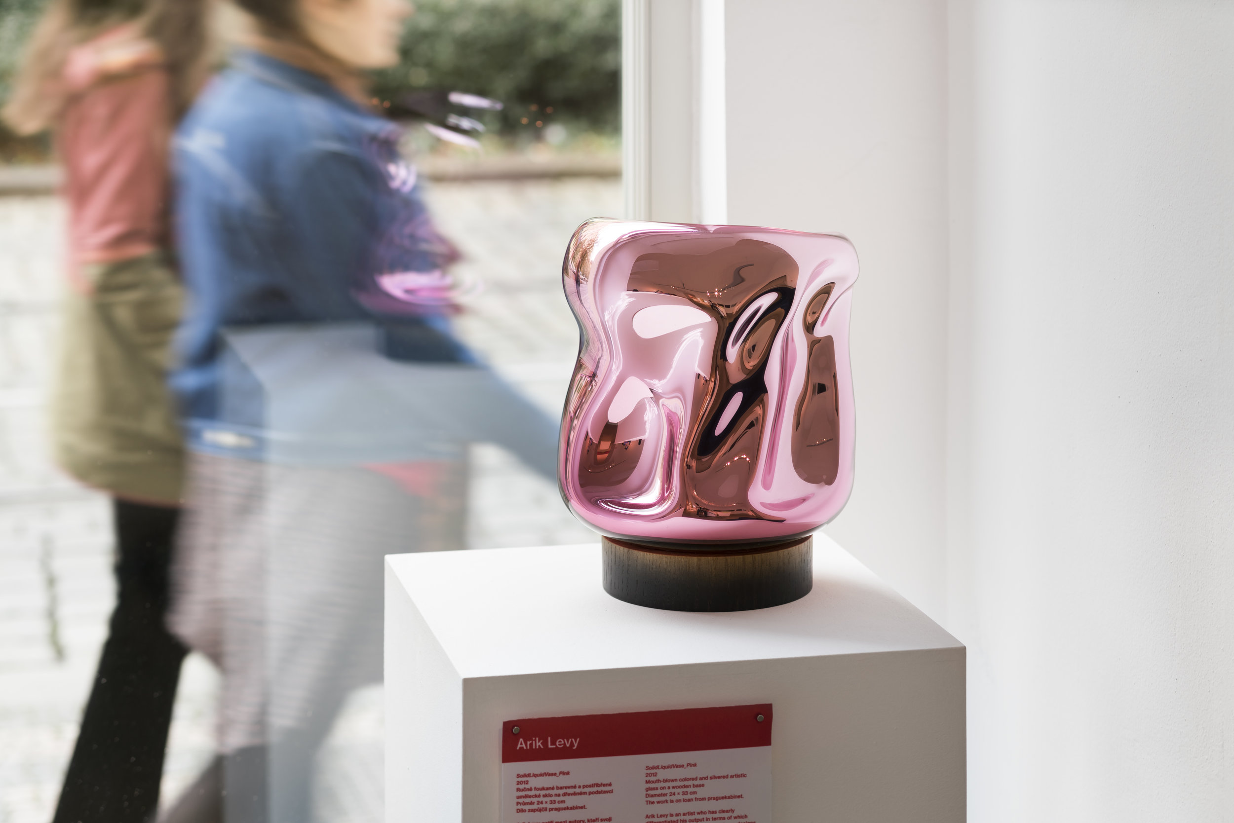  Arik Levy,  SolidLiquidVase_Pink , 2012 