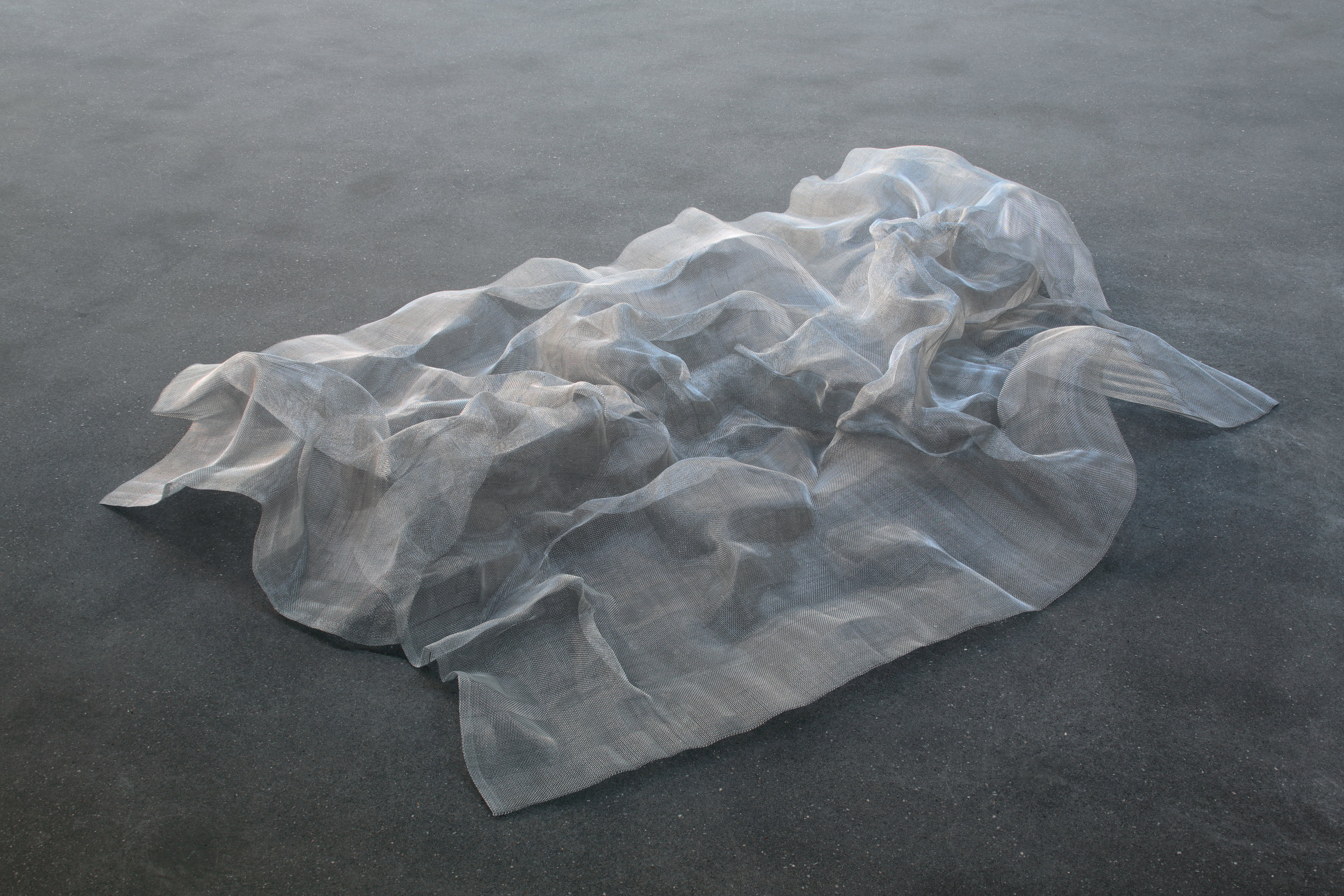  Jiří Matějů, „ It Is“ (Zero Painting) , 2015, metallic tissue, 180 x 220 cm 
