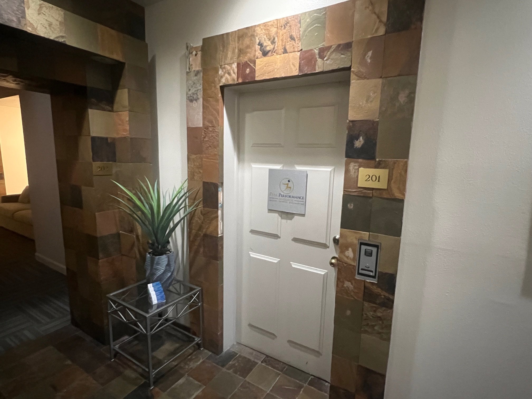 PeakPerformanceMassage831_Tour_9749.jpg