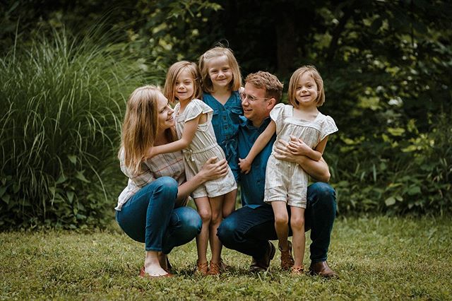 We were able to sneak in a family session just before their #wedding for this new family. It was a beautiful family on a beautiful Arkansas day with lots of giggles. #familygoals #nwaphotographer #weddingphotographer #familyportraits 📷
.
.
.
#vsco #