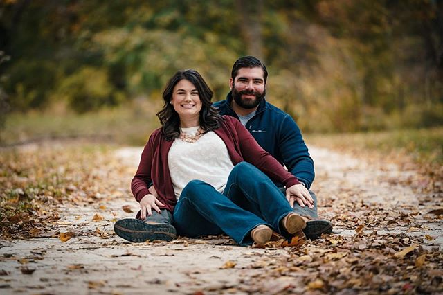 Fall family session, engagement photos, senior photos OH MY! As #fall approaches we are loving all the bookings because it means we get to spend time with you guys and you guys rock! 🤘🏼 Keep em coming! #nwaphotographer #familyphotography #engagemen