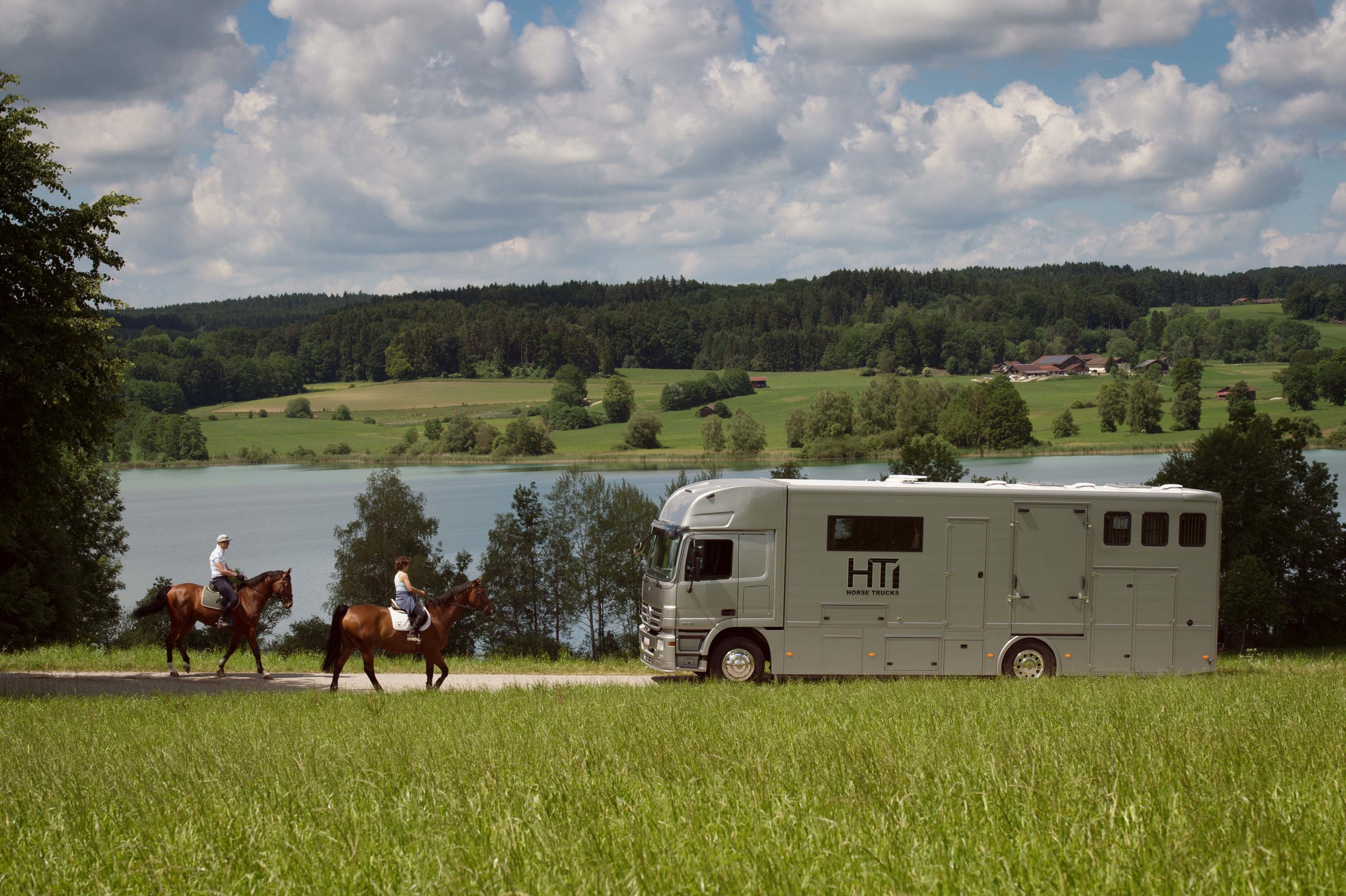 Horse Truck Actros Aniko Towers Photo 12h A-7.jpg