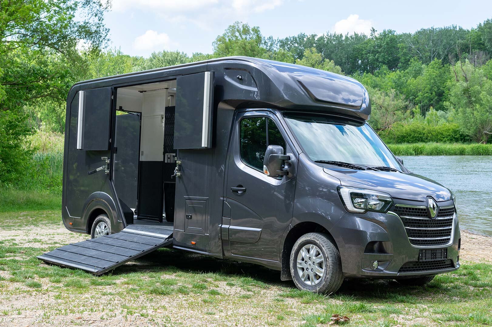 Renault Master Sport — Horse Truck