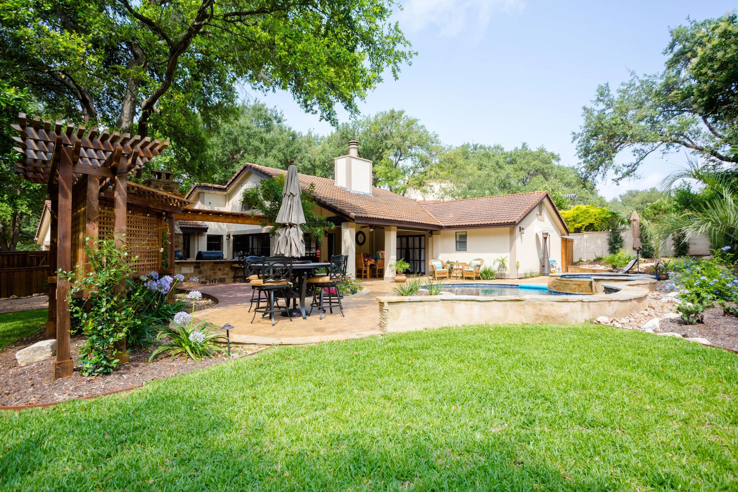 Cape Bluff_Custom_Home_SATX_Outdoorliving_4.jpg
