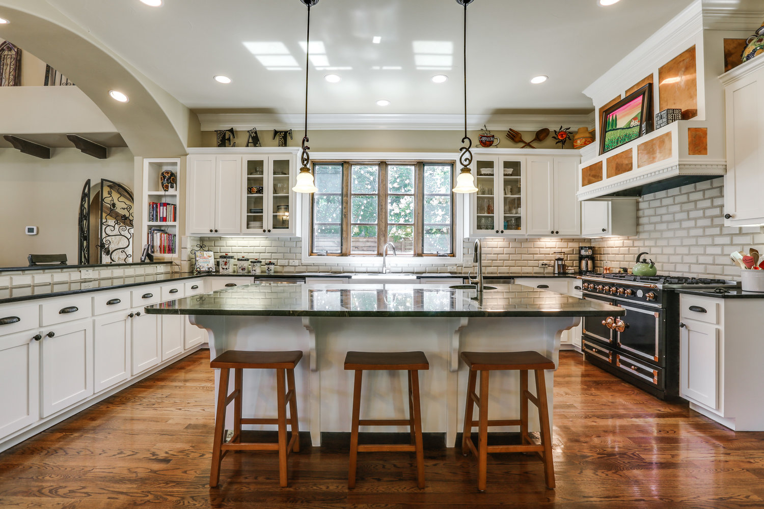 Renaissance7_customhomes_kitchen_KurtWalker.jpg