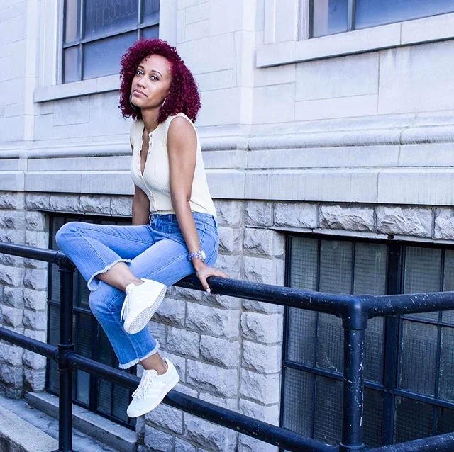 Absolutely loving this casual fit from Molly Green! Currently one of my favs! Also, shoutout to my hubby for stepping in to take my pics. I think he did a pretty dang good job! 🤗 Hope everyone has had a great Monday so far! -
-
#styleinspiration #in