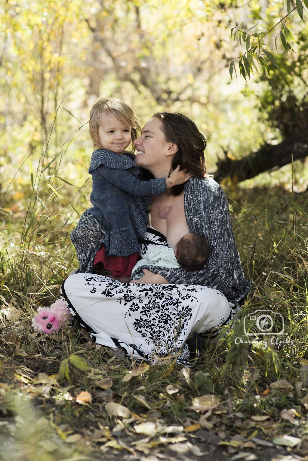 charming clicks, motherhood session - breastfeeding