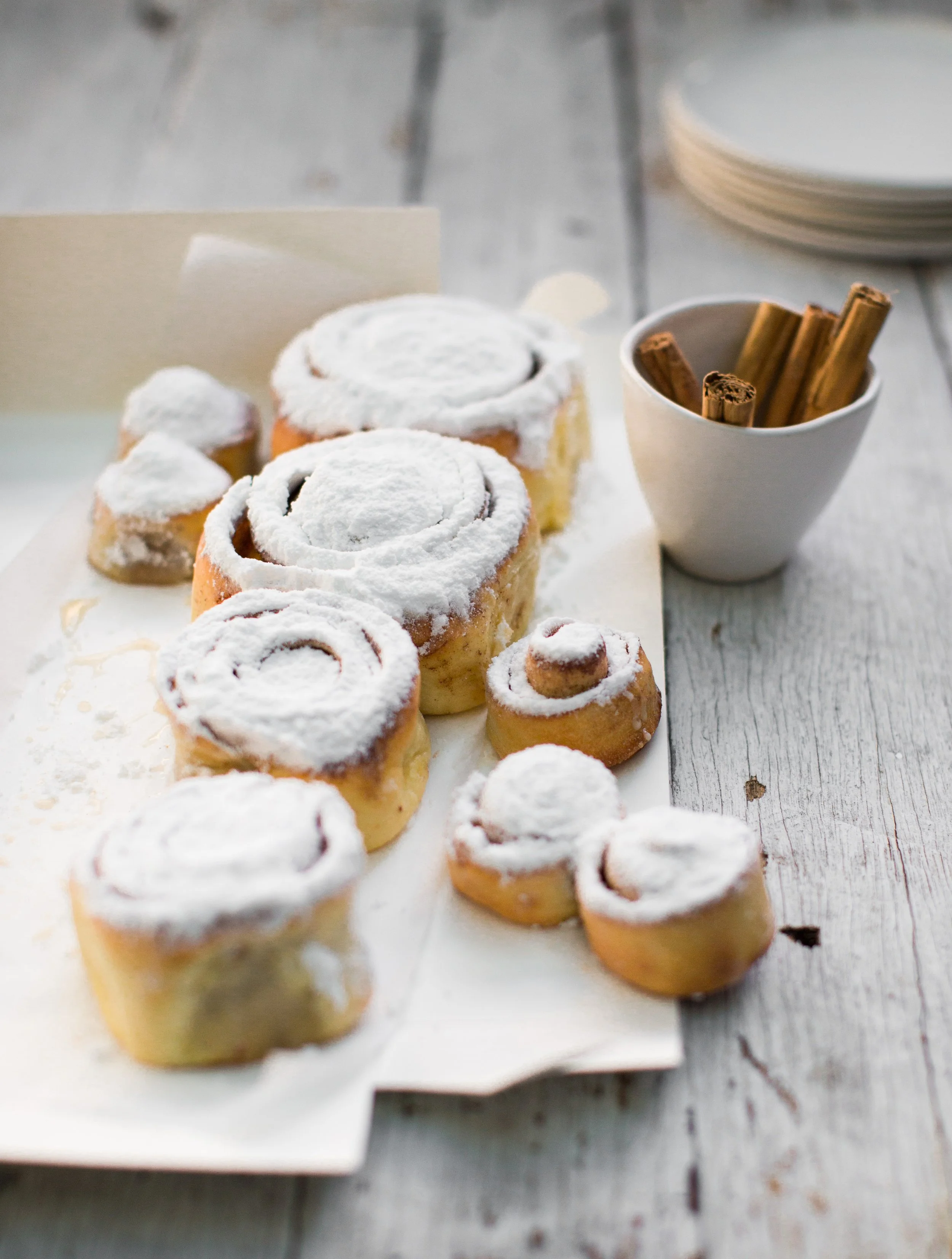 Box of 20 Small Cinamon Scrolls