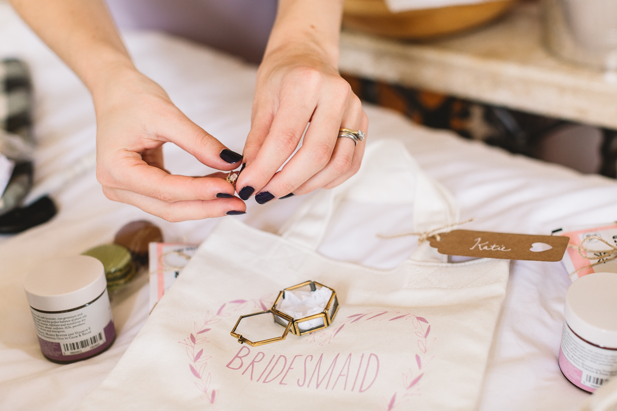 Fun wedding gift ideas for bridesmaids at Chateau Lasfargues in France