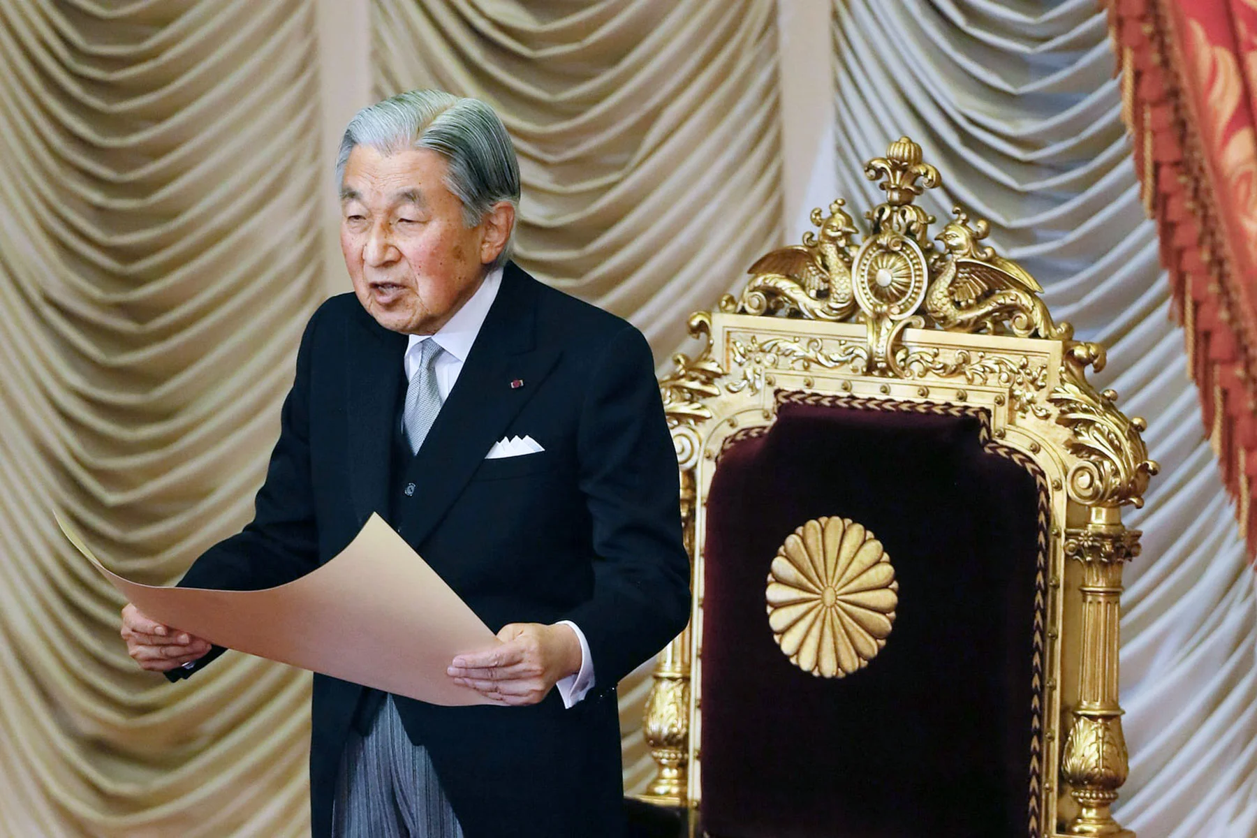AkihitoAbdicationPhoto.jpg